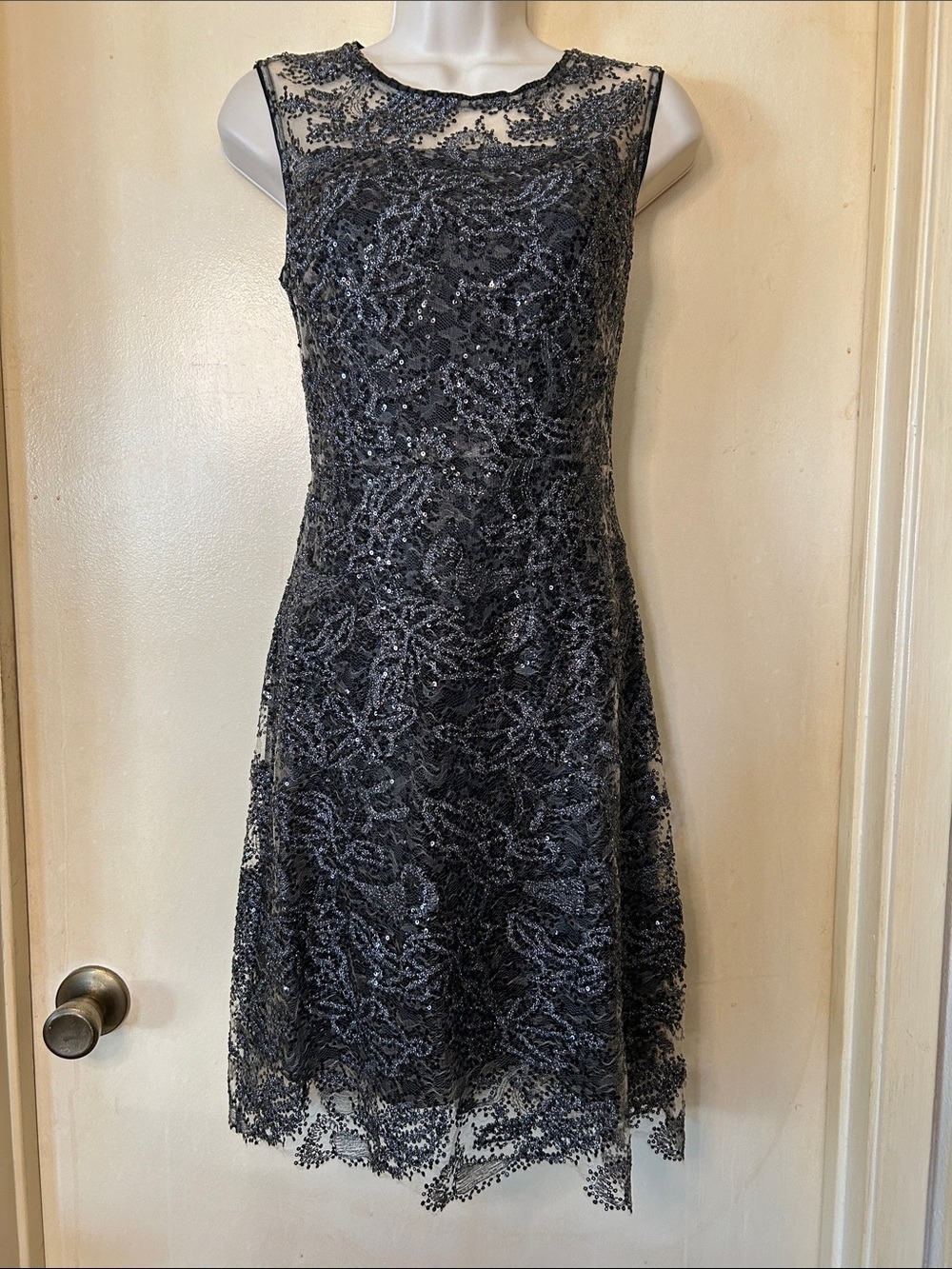 Elie Tahari Black Sequin Embellished Lace Dress size 2